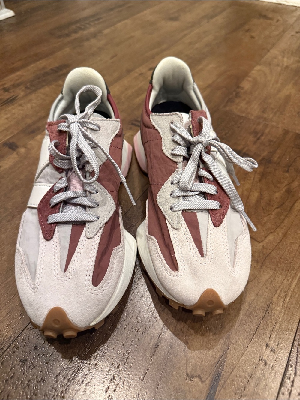 New Balance women’s 327 size US 6
